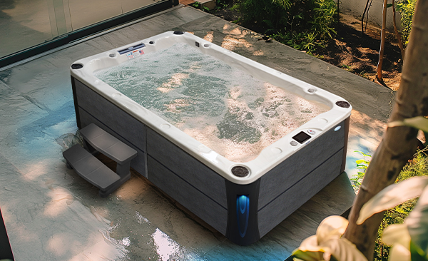 Deck Series Lorain hot tubs for sale